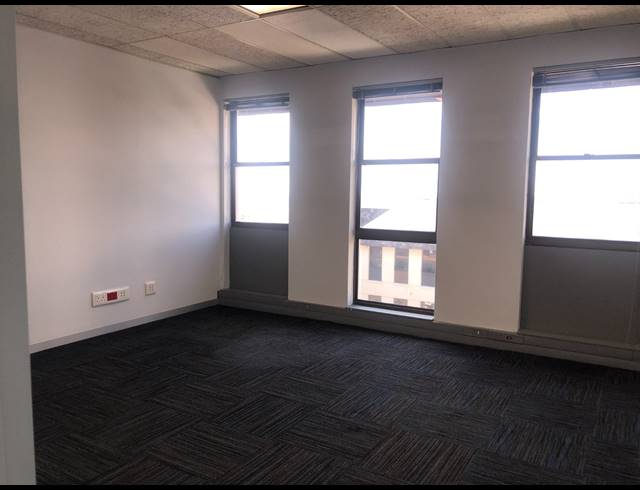 241M² OFFICE TO LET IN DUNKELD WEST